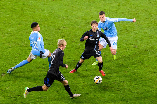 Odenses Mikael Hildegard mot Malmö FFs Romain Gall och