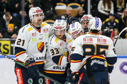 Djurgårdens Linus Hultström jublar med Patrik Berglund