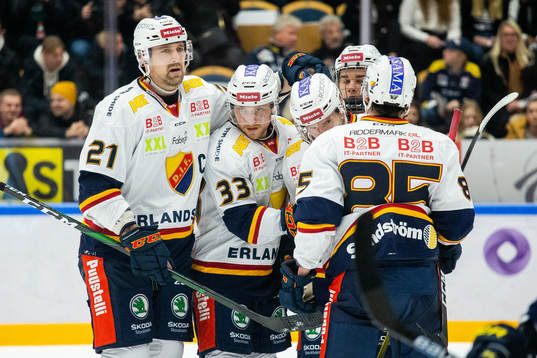 Spelare ur Djurgården jublar