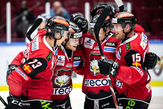 Malmö Redhawks Christoffer Forsberg jublar med lagkamrater
