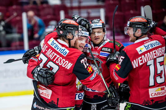 Malmö Redhawks Christoffer Forsberg jublar med