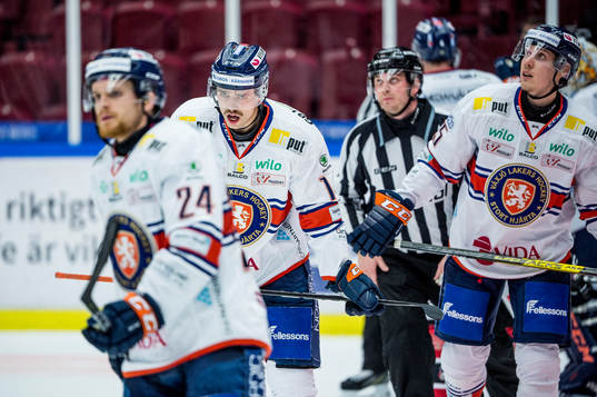 Växjös Emil Pettersson deppar med lagkamraterna