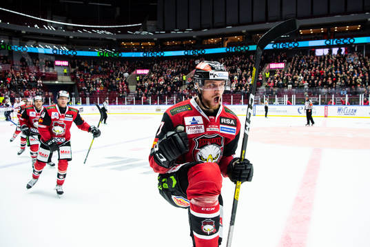 Malmö Redhawks Max Görtz jublar