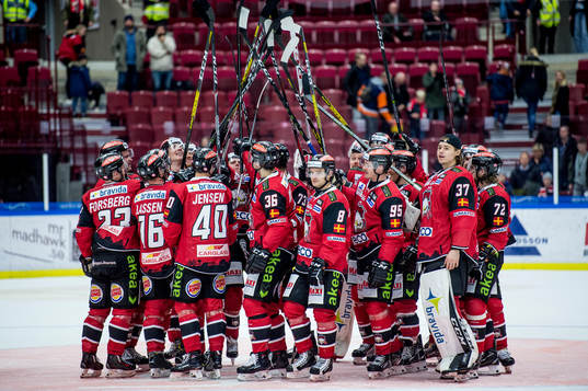 Malmö Redhawks spelare jublar
