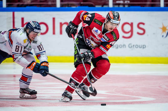 Växjös Fredrik Karlströmmot Malmö Redhawks Jesper