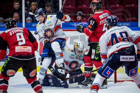 Malmö Redhawks Frederik Storm och Emil Sylvegård mot