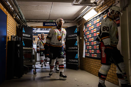 Djurgårdens Dick Axelsson  deppar