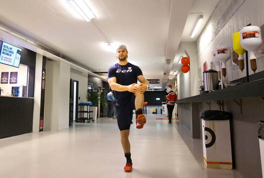 Linköpings Andrew Gordon värmer upp