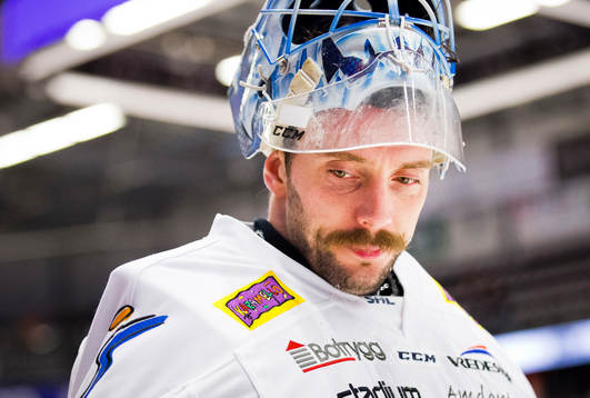 Linköpings målvakt Jonas Gustavsson deppar
