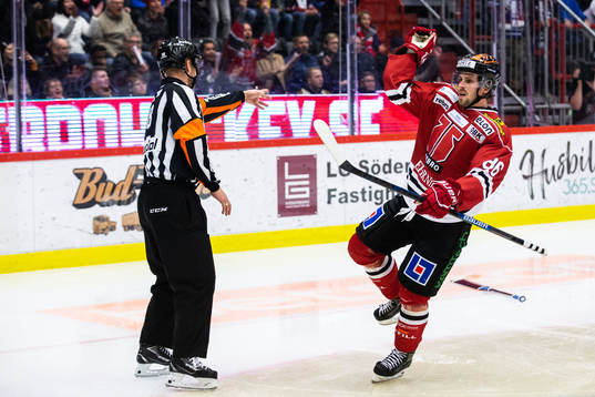 Örebros Mathias Bromé jublar