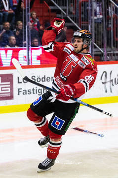 Örebros Mathias Bromé jublar