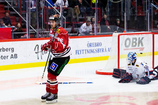 Örebros Mathias Bromé jublar