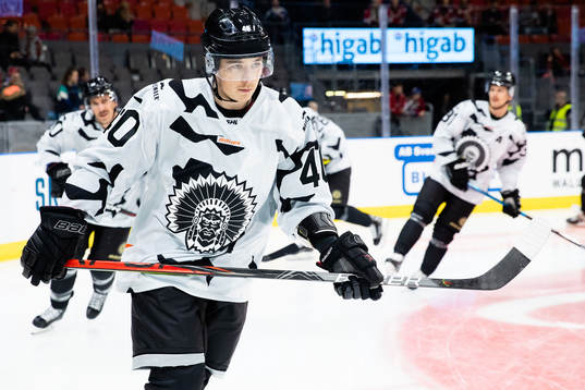 Frölundas Joel Mustonen innan ishockeymatchen i SHL mellan