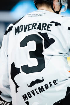 Frölundas Jacob Moverare innan ishockeymatchen i SHL