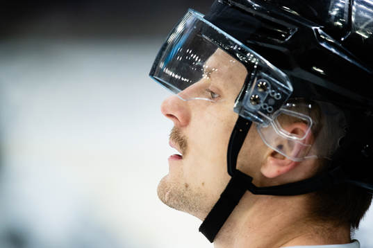 Frölundas Nicklas Lasu innan ishockeymatchen i SHL mellan