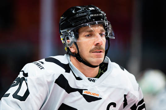 Frölundas Joel Lundqvist innan ishockeymatchen i SHL