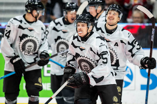 Frölunda Mats Rosseli Olsen jublar