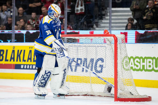 Leksands målvakt Janne Juvonen deppar