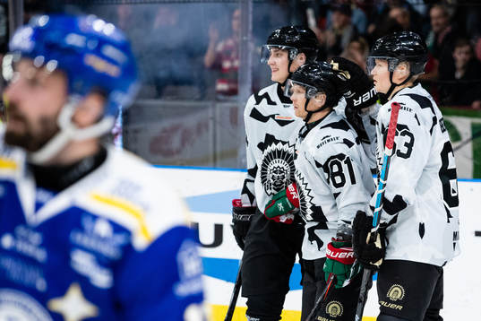 Frölundas Ryan Lasch jublar med Jacob Peterson och Julius