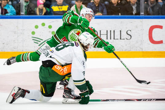 Rögles Nils Höglander gör 1-1