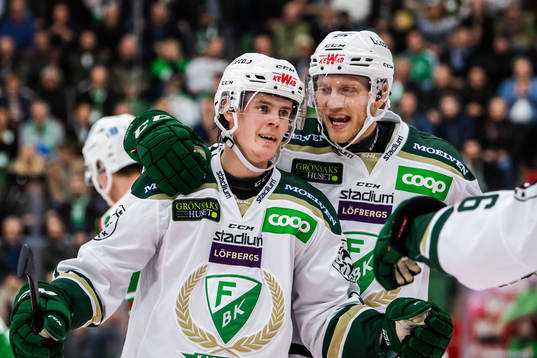 Färjestad Carl Jakobsson och Linus Arnesson jublar
