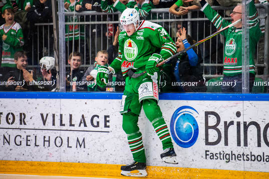 Rögles Adam Edström jublar