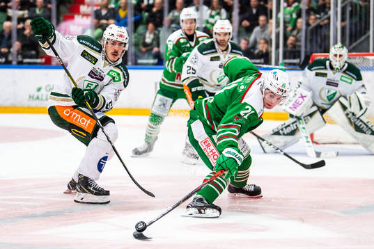 Färjestads Sebastian Erixon och Rögles Nils Höglander