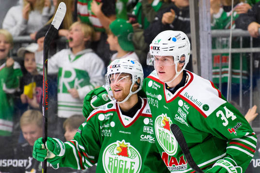 Rögles Simon Ryfors jublar med Adam Edström