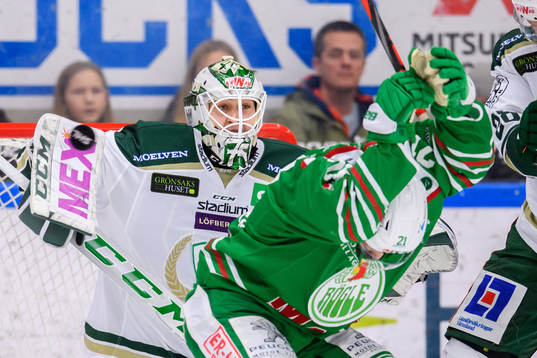 Färjestad målvakt Arvid Holm och Rögles Nils Höglander