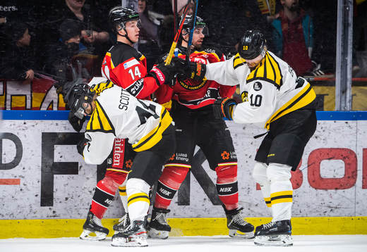 Luleås Jonas Berglund och Niklas Olausson mot Brynäs