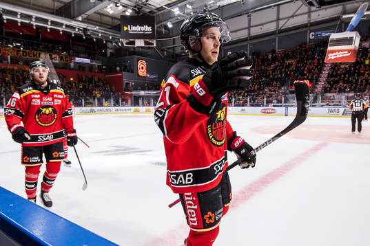 Luleås Juhani Tyrväinen jublar