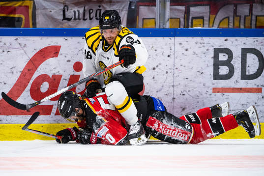 Brynäs Jaedon Descheneau  och Luleås Daniel Sondell