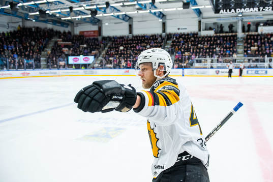 Skellefteås Oscar Möller jublar