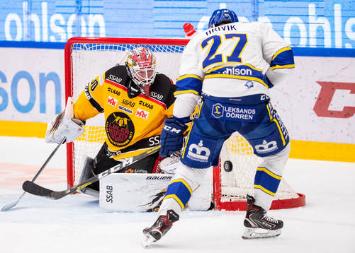 Luleås målvakt David Rautio och Leksands Marek Hrivik