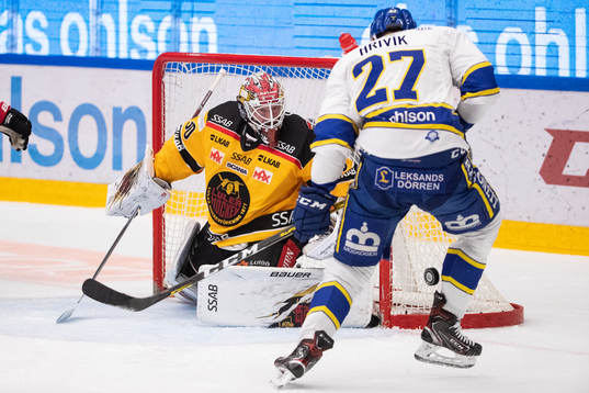Luleås målvakt David Rautio och Leksands Marek Hrivik