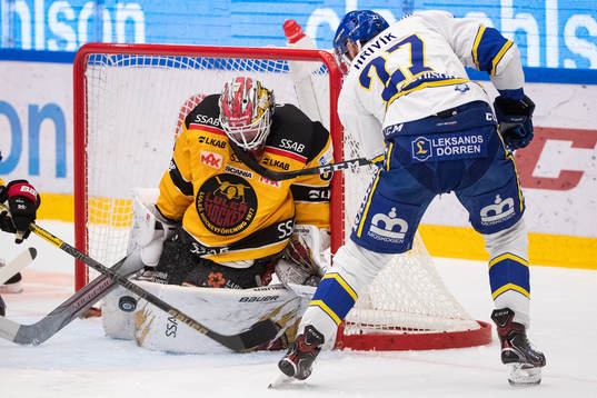 Luleås målvakt David Rautio och Leksands Marek Hrivik