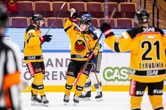 Luleås Erik Gustafsson jublar