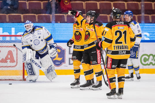Luleås Erik Gustafsson jublar