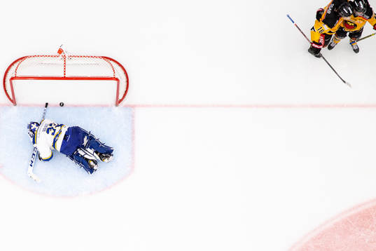 Leksands målvakt Axel Brage deppar