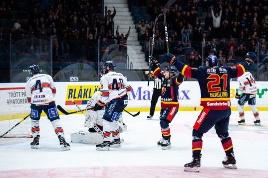Djurgårdens Linus Hultström och Patrik Berglund jublar