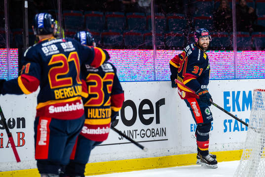 Djurgårdens Dick Axelsson jublar