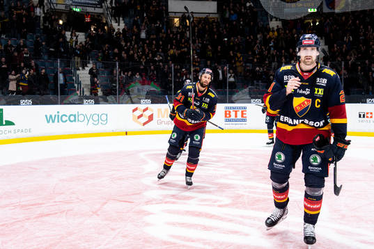 Djurgårdens Dick Axelsson och Patrik Berglund jublar