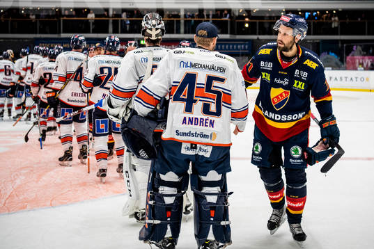 Växjös målvakt Viktor Andrén och Djurgårdens Dick