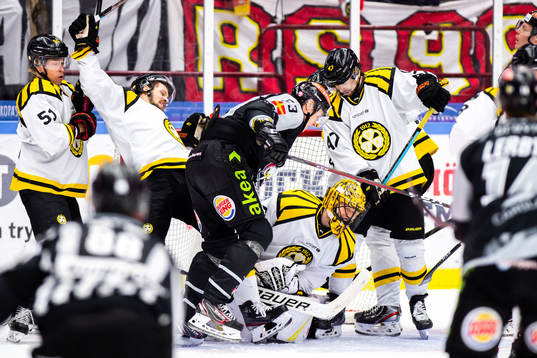 Malmö Redhawks Fredrik Händemark och Brynäs Emil Molin