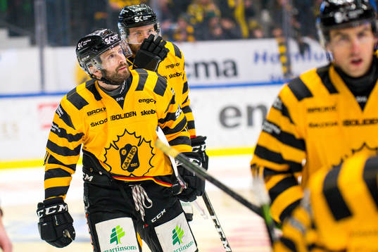 Skellefteås Tom Pyatt jublar