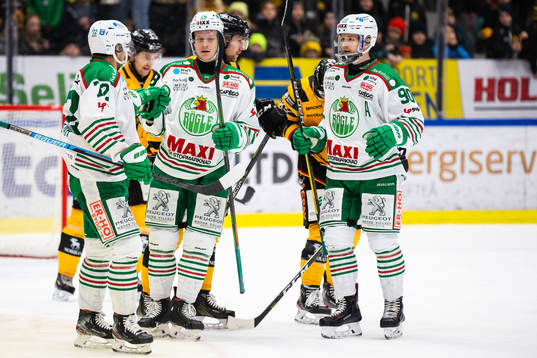 Rögles Daniel Zaar, Anton Bengtsson och Ted Brithén jublar