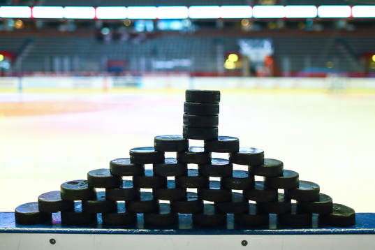 Puckar före ishockeymatchen i SHL mellan Linköping och