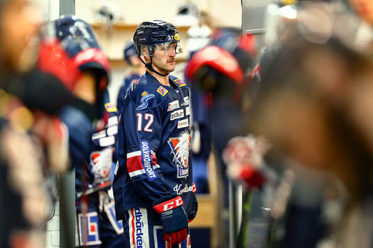Linköpings Sebastian Karlsson före ishockeymatchen i SHL