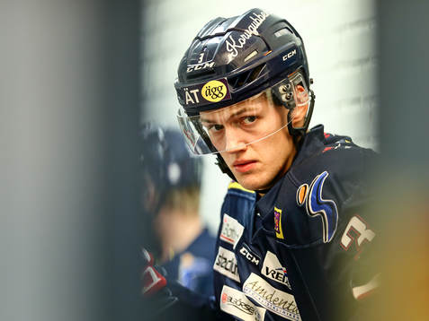 Linköpings William Worge Kreu före ishockeymatchen i SHL