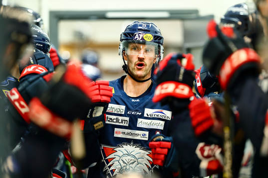 Linköpings Sebastian Karlsson före ishockeymatchen i SHL